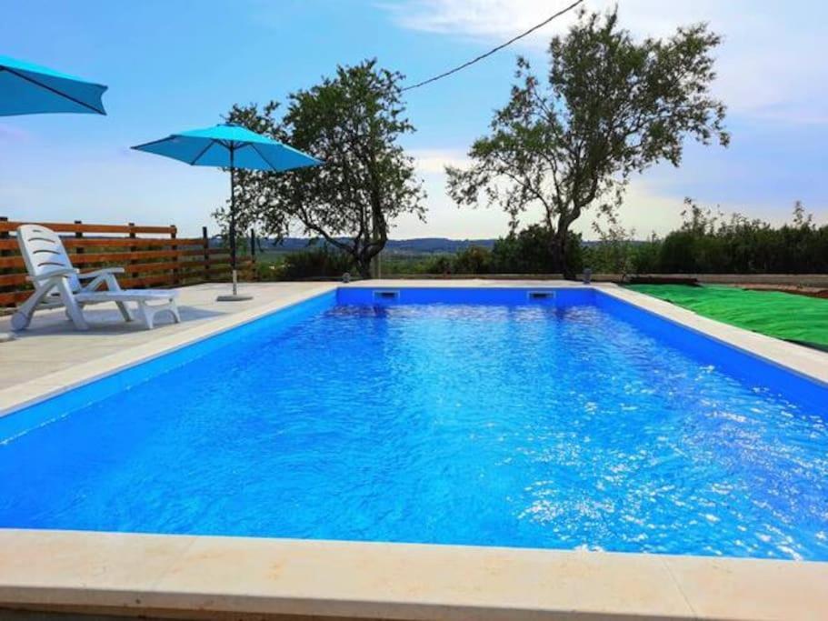 Holiday Home For 8 People, Pool + Sea View Vilanija Εξωτερικό φωτογραφία