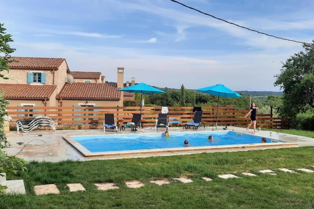 Holiday Home For 8 People, Pool + Sea View Vilanija Εξωτερικό φωτογραφία