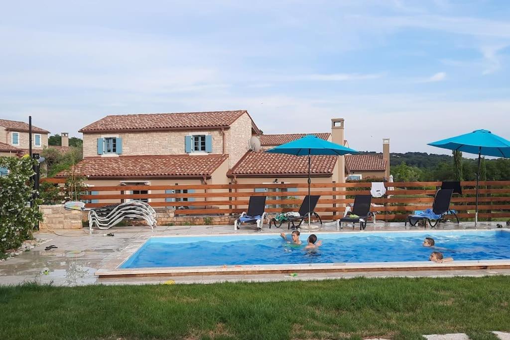 Holiday Home For 8 People, Pool + Sea View Vilanija Εξωτερικό φωτογραφία